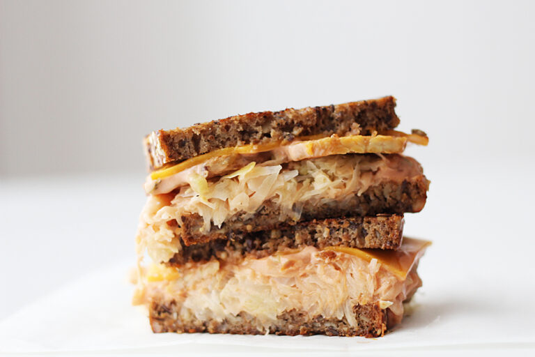 Veganes Reuben Sandwich