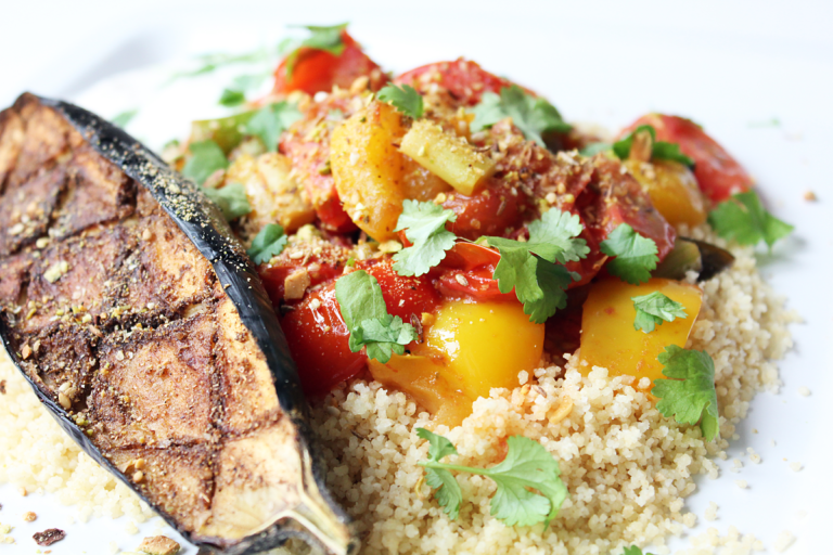 Marokkanisches GemüseCouscous mit gebackener Aubergine Cheap And