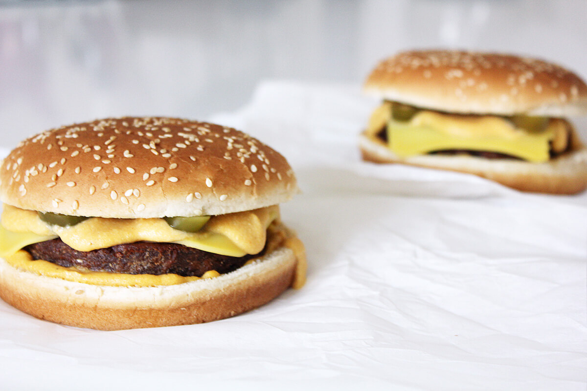 Chili Cheese Burgers (Vegan)