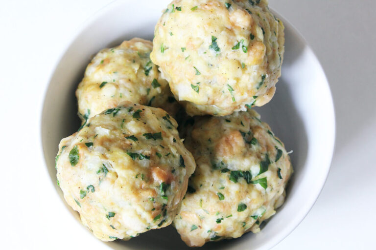 Vegan Bread Dumplings (Semmelknödel)