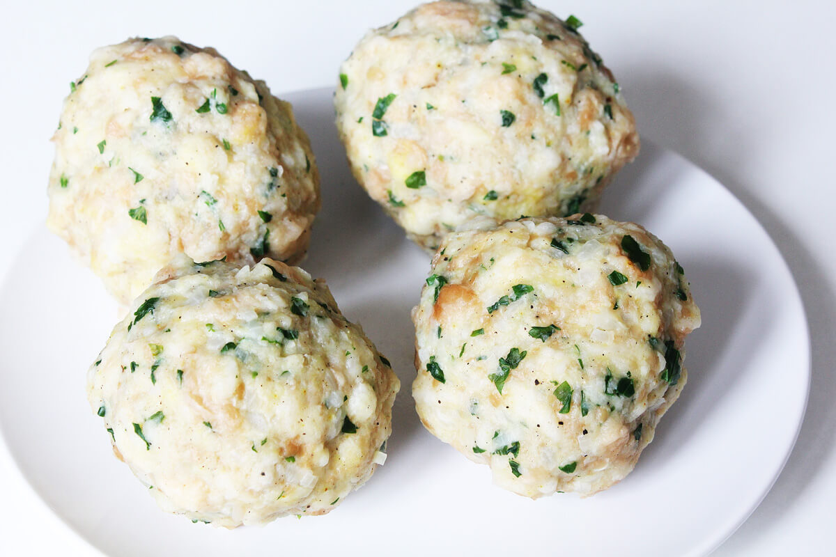 Vegan Bread Dumplings (Semmelknödel)