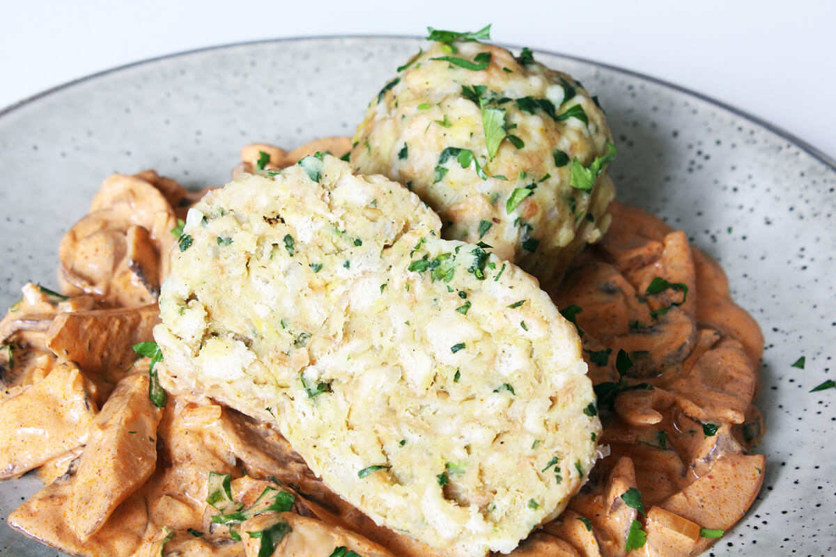 Vegan Bread Dumplings (Semmelknödel)