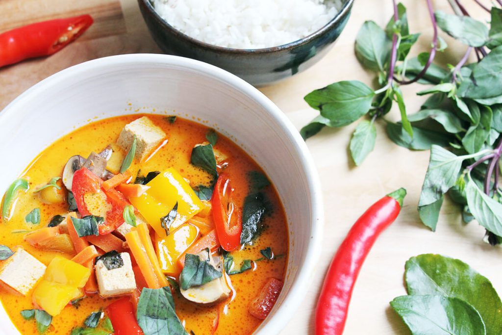 Rotes Thai Curry Mit Tofu (Vegan) - Cheap And Cheerful Cooking