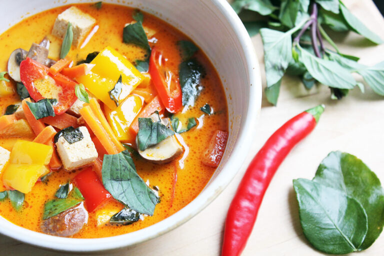 Rotes Thai Curry mit Tofu (Vegan) - Cheap And Cheerful Cooking