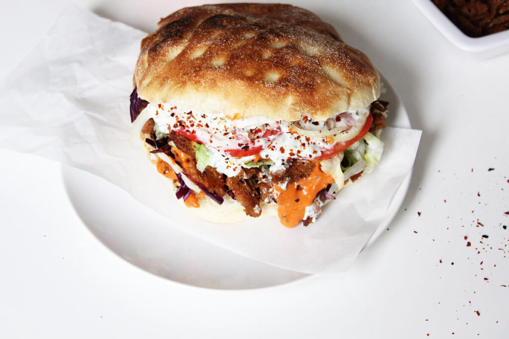 Veganer Döner mit zwei Saucen - Cheap And Cheerful Cooking