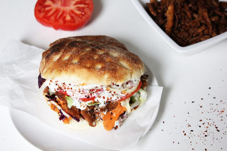 Veganer Döner mit zwei Saucen - Cheap And Cheerful Cooking