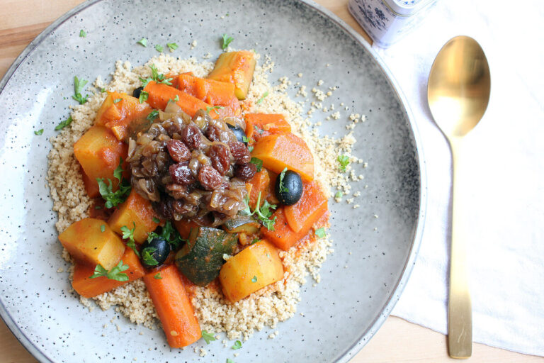 Marokkanische Gemüse-Tajine mit Couscous (Vegan)