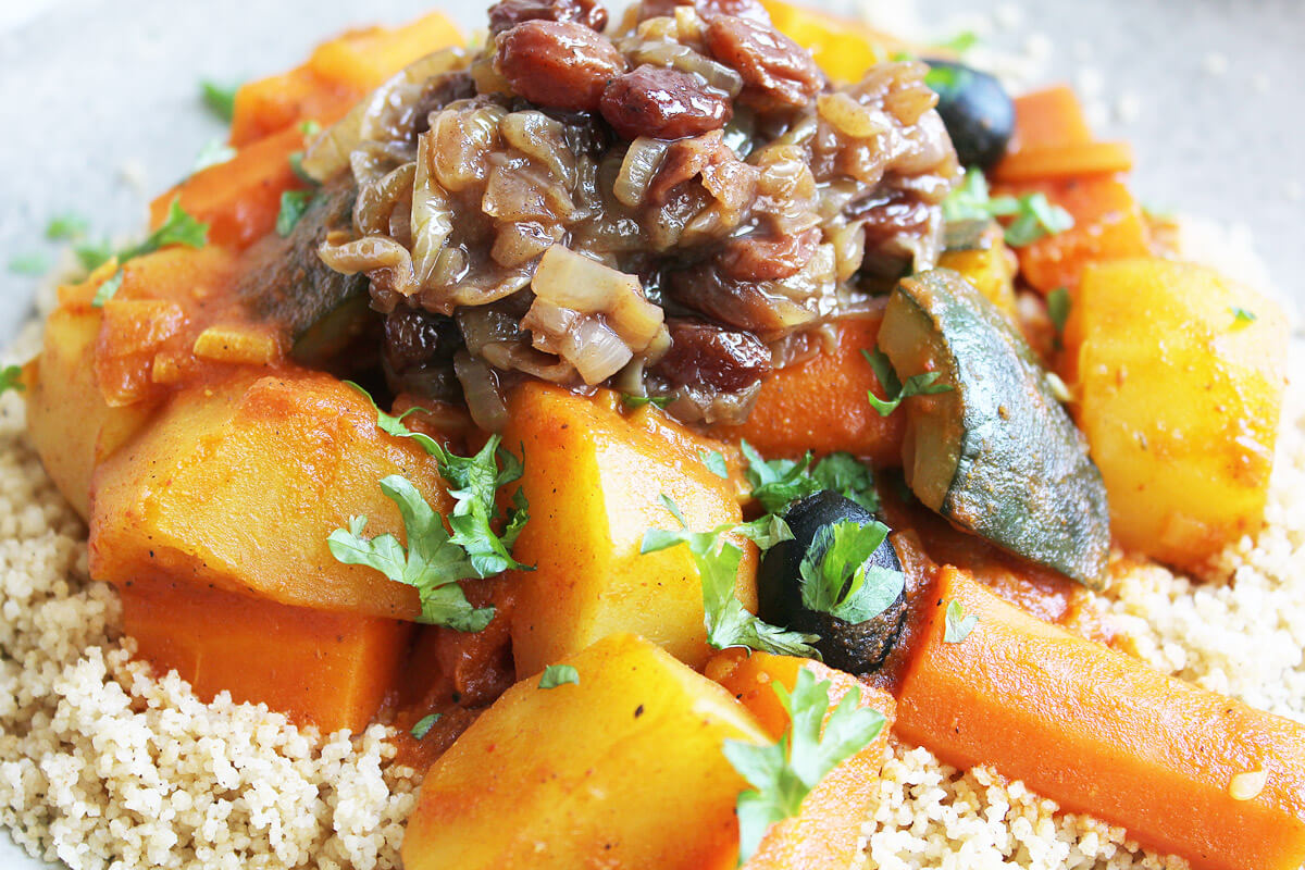 Marokkanische Gemüse-Tajine mit Couscous (Vegan)