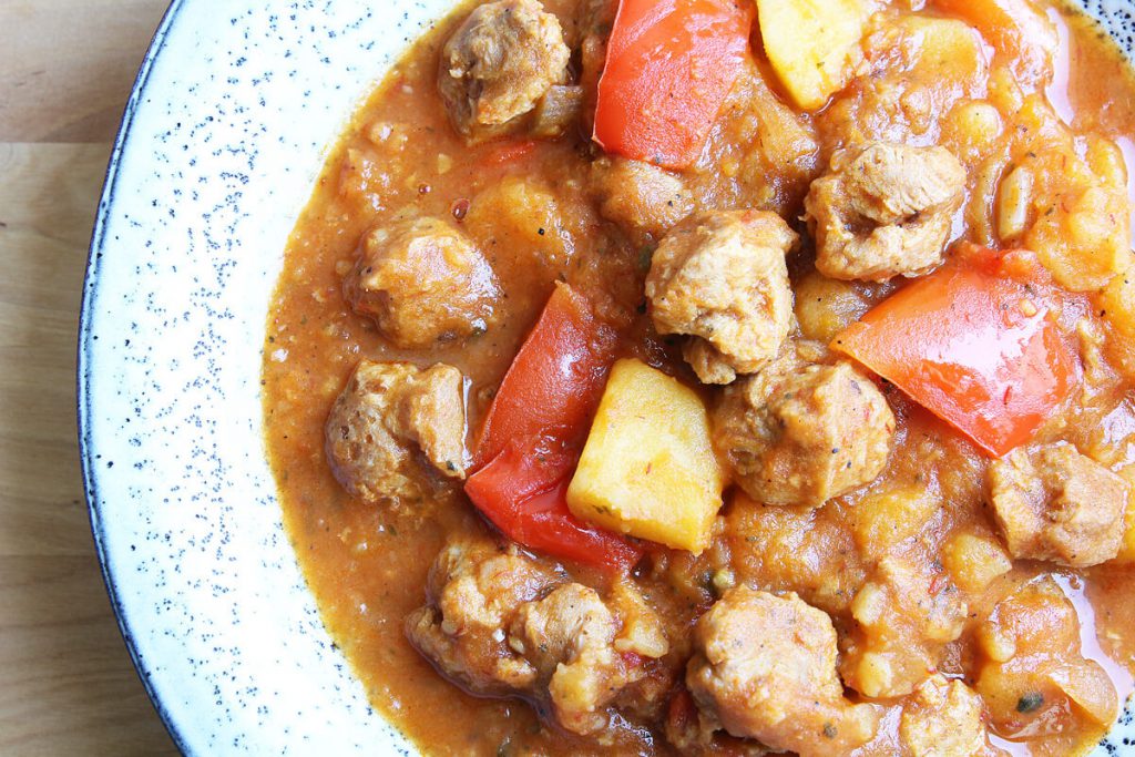 Veganes ungarisches Gulasch - Cheap And Cheerful Cooking