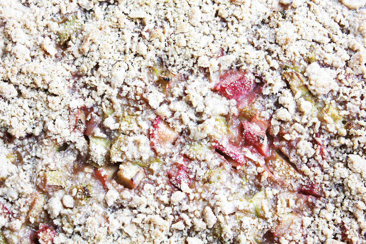 Vegan Rhubarb Crumble Cake