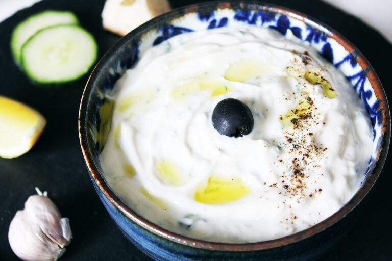 Veganes Tzatziki – Griechischer Joghurt-Dip - Cheap And Cheerful Cooking