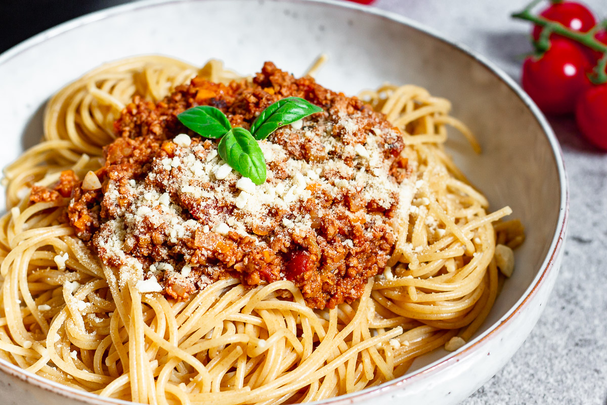 Vegan Spaghetti with Ragù di Salsiccia