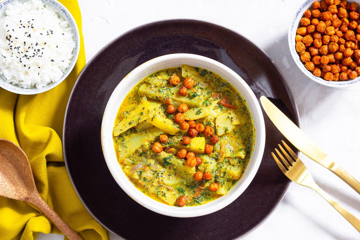 Kohlrabi Curry with Roasted Chickpeas