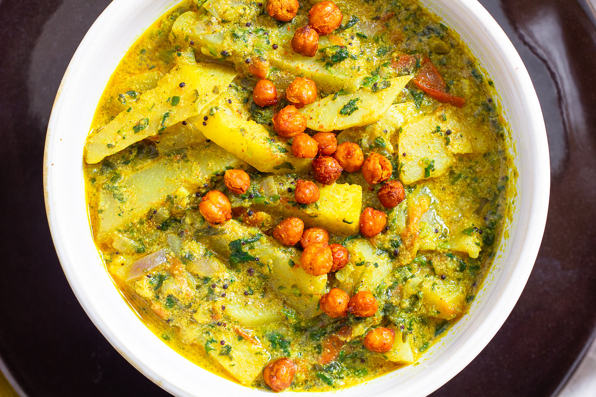 Kohlrabi Curry with Roasted Chickpeas