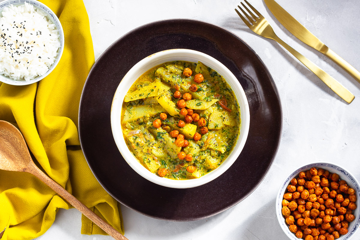 Kohlrabi Curry with Roasted Chickpeas