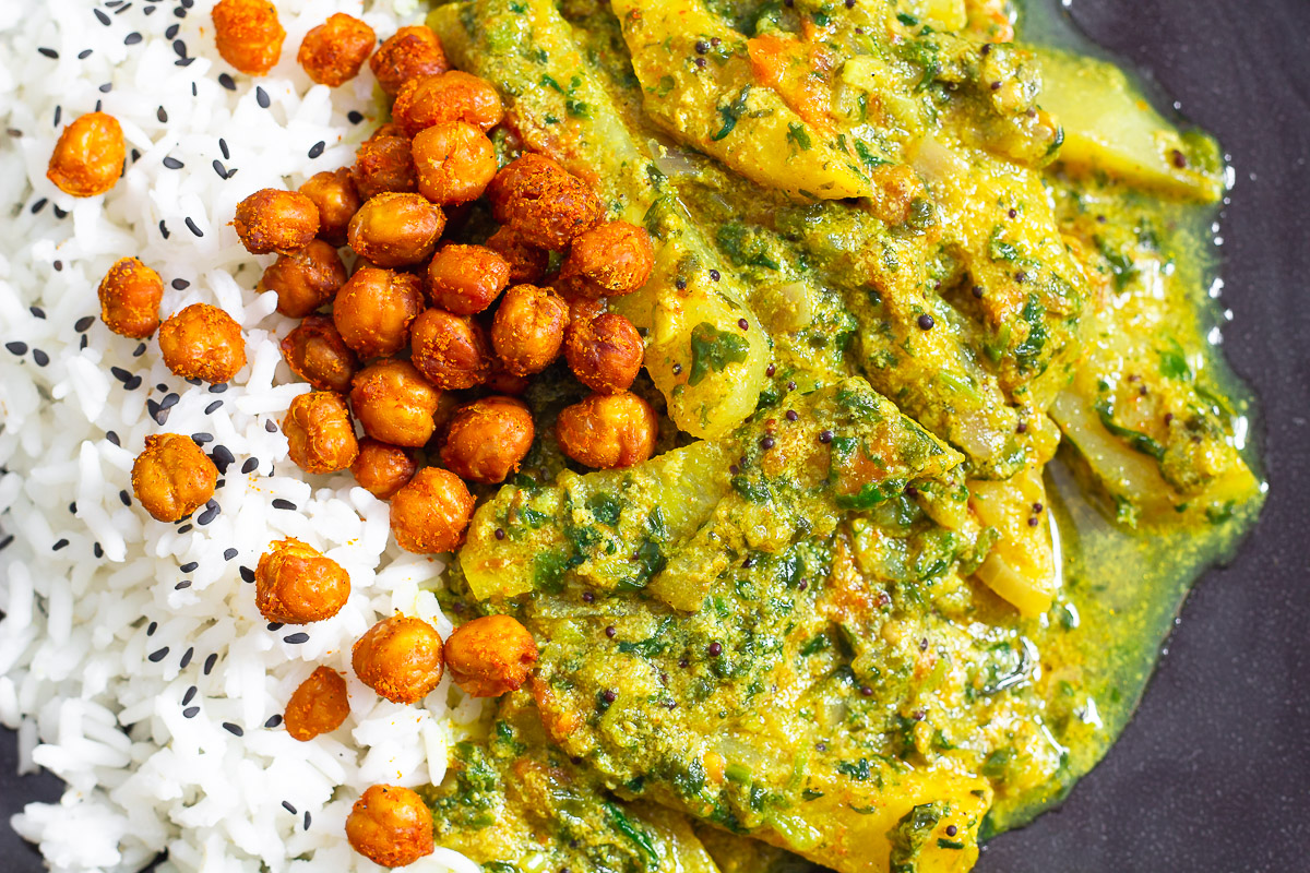 Kohlrabi Curry with Roasted Chickpeas