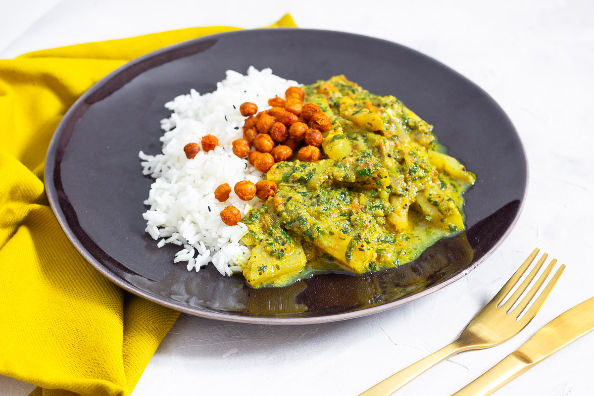 Kohlrabi Curry with Roasted Chickpeas