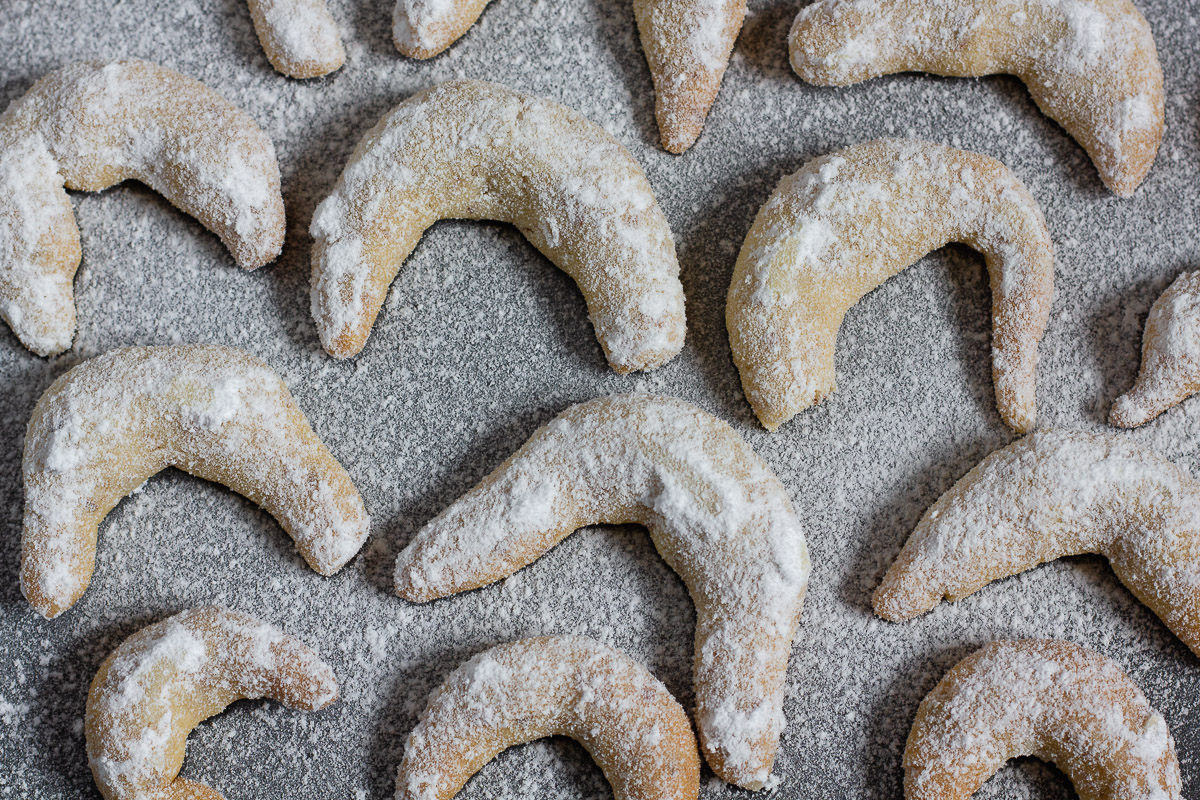 Vegan Vanilla Crescent Cookies