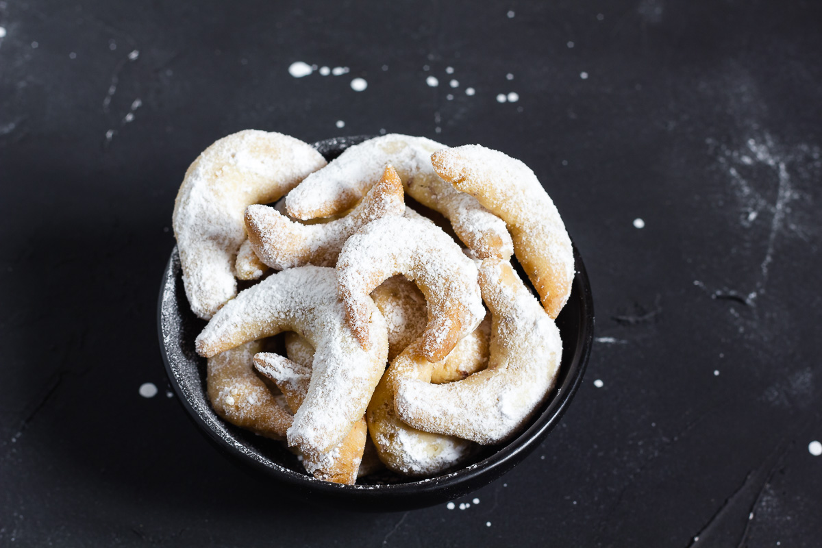 Vegan Vanilla Crescent Cookies