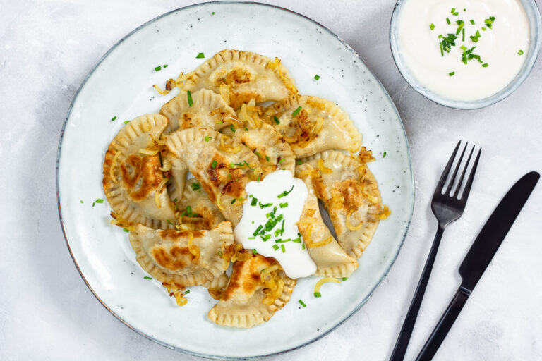 Vegane Piroggen mit Pilz-Sauerkraut-Füllung