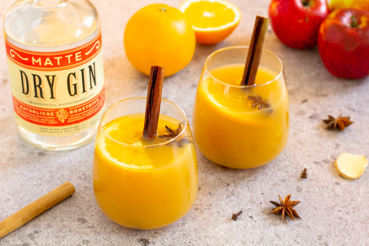 Mulled Gin with Orange and Apple