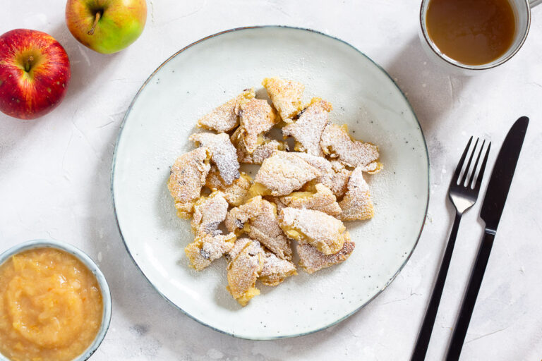 Veganer Kaiserschmarrn mit Apfelmus