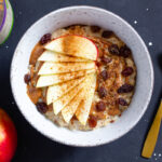 Blitz-Porridge mit Apfel, Zimt & Mandel