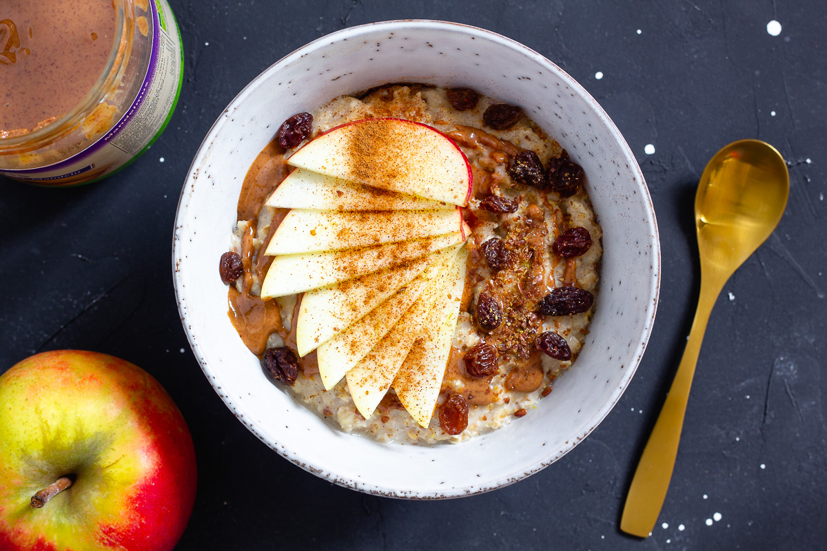 Blitz-Porridge mit Apfel, Zimt & Mandel