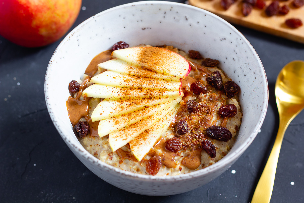 Super Quick Porridge with Apple, Cinnamon & Almond