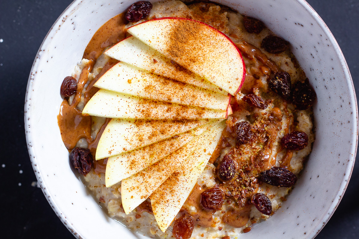 Super Quick Porridge with Apple, Cinnamon & Almond