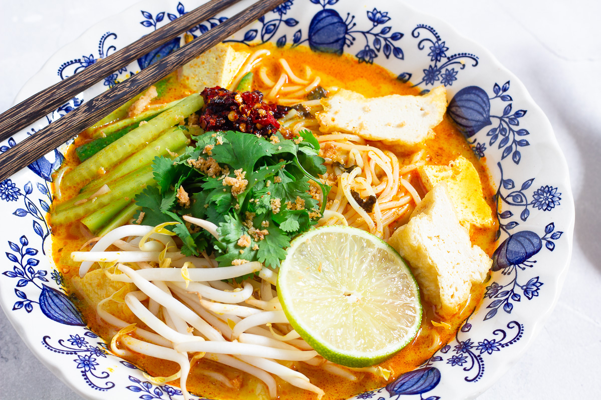 Vegane Curry Laksa - Malaysische Nudelsuppe