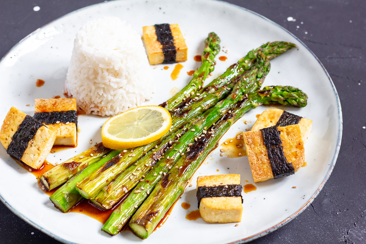 Green Asparagus with Soy Dressing and Tofu