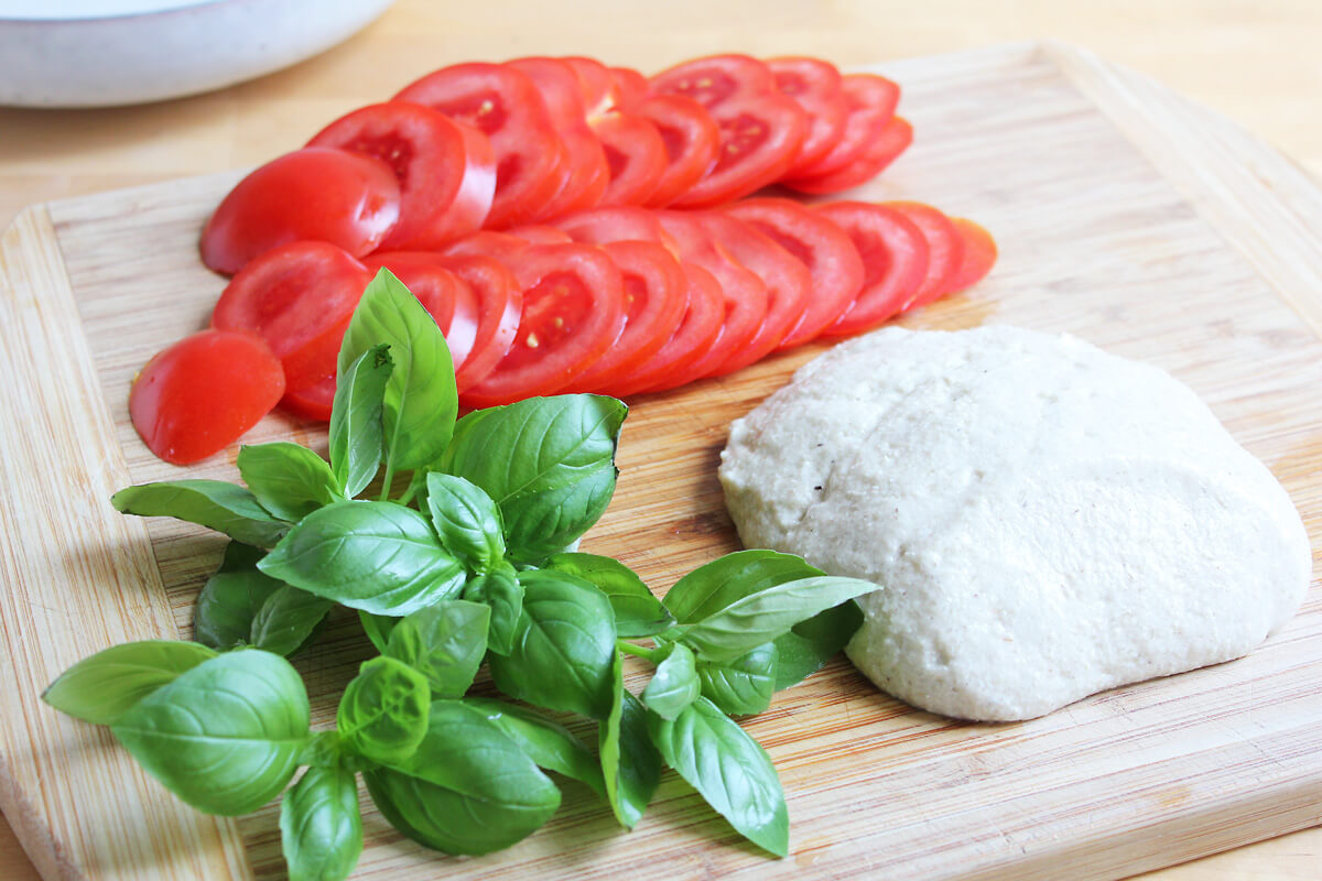 Vegan Caprese with Psyllium Husks Mozzarella