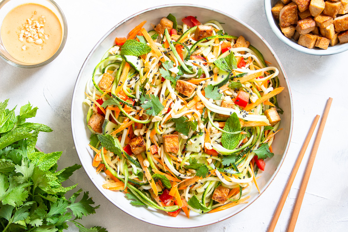 Spiralized Thai Zucchini Noodle Salad with Sriracha Dressing