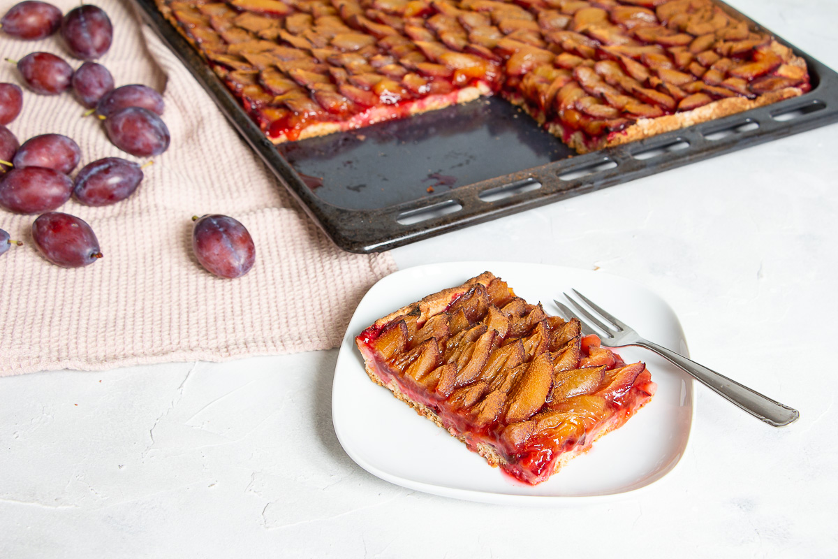 Vegan Plum Cake