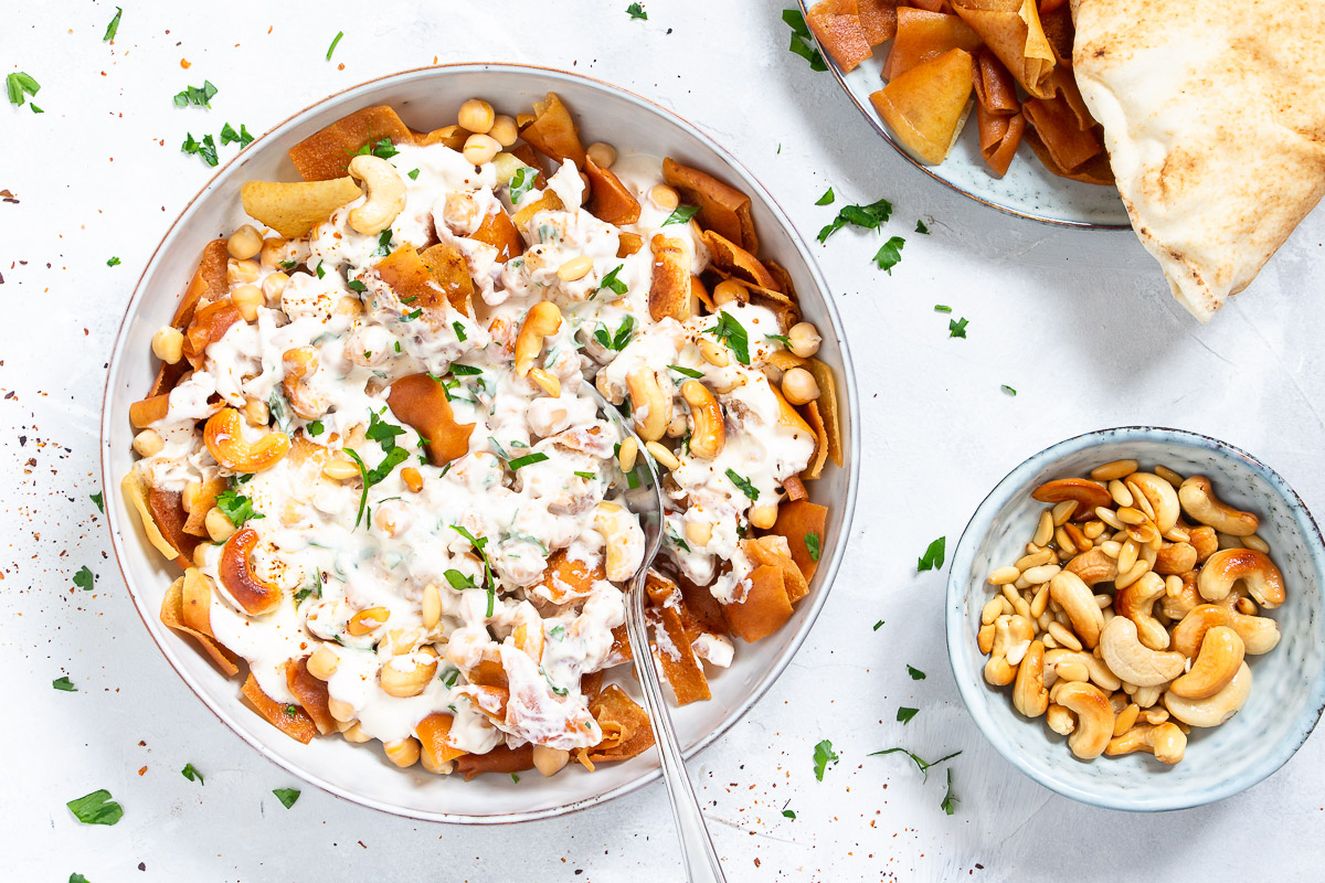 Vegan Fatteh (Chickpeas with Yogurt Sauce)