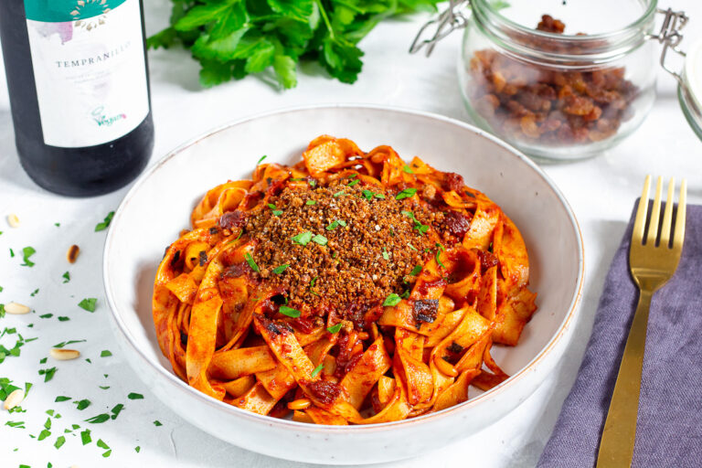 Vegane Pasta c'anciova - Nudeln nach sizilianischer Art