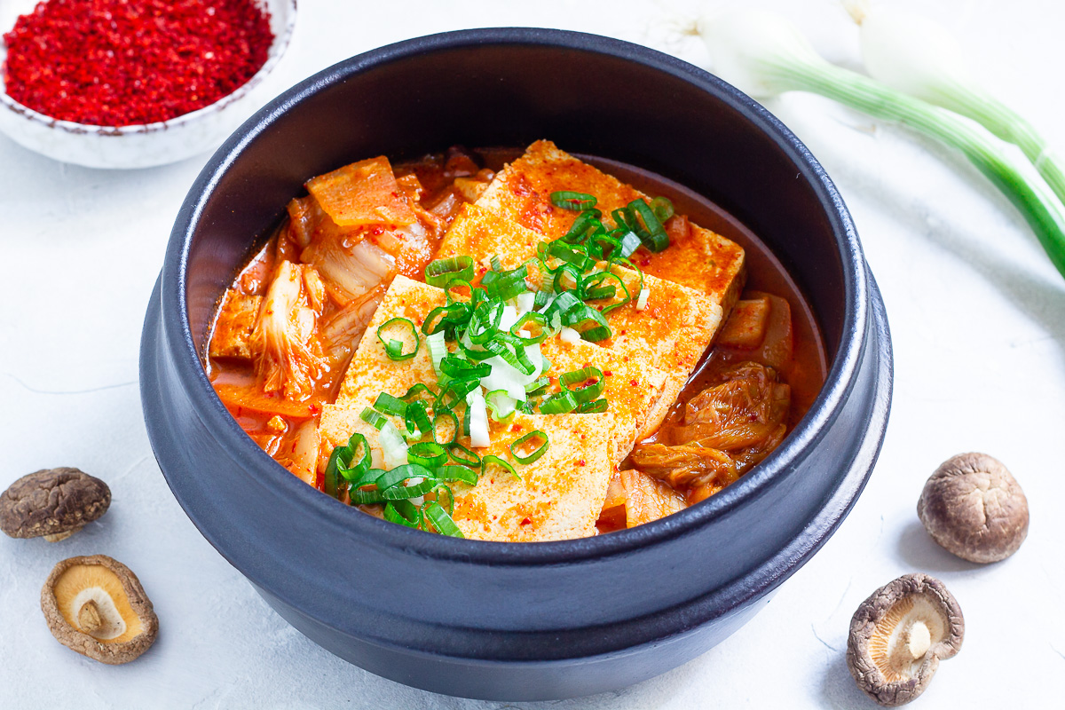 Veganes Kimchi Jjigae - Koreanischer Kimchi Eintopf
