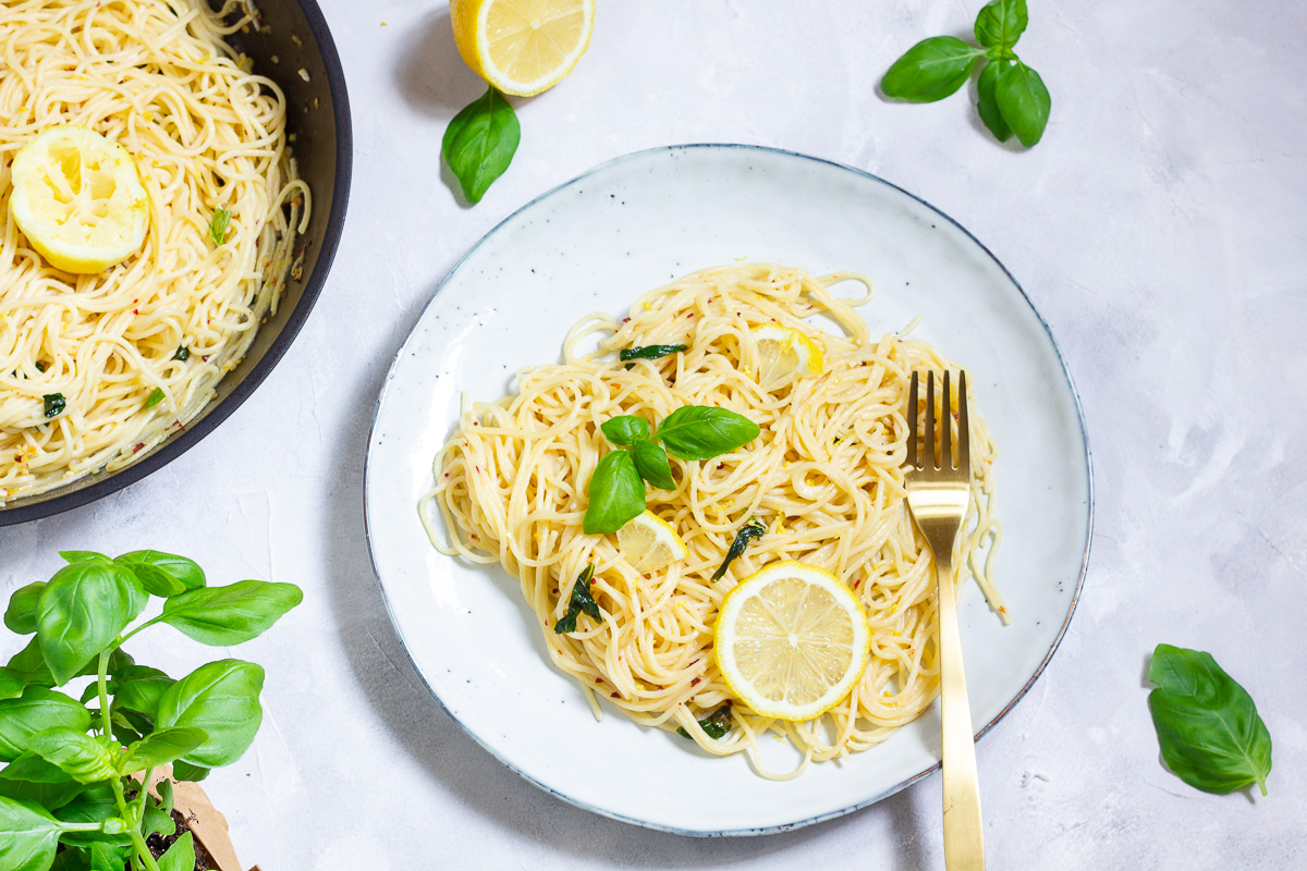 One Pot Lemon Pasta (Pasta al limone)