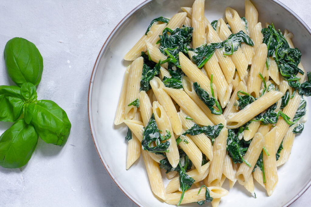 Pasta mit veganer Spinat-Sahne-Sauce - Cheap And Cheerful Cooking