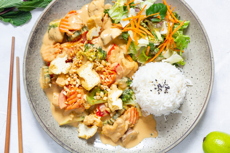 Gemüse mit Tofu in Erdnusssauce (Cơm sốt lạc)