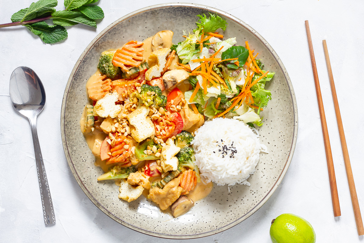 Gemüse mit Tofu in Erdnusssauce (Cơm sốt lạc)
