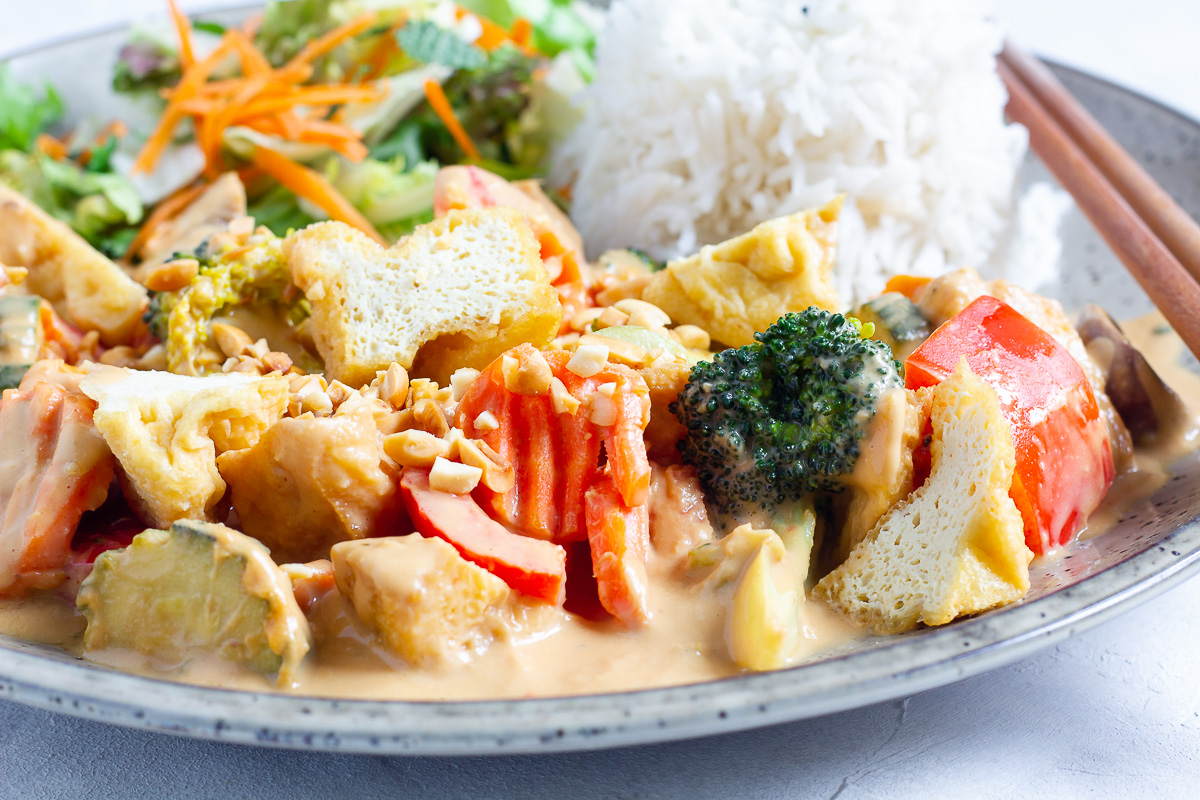 Vegetables with Tofu in Peanut Sauce (Cơm sốt lạc)