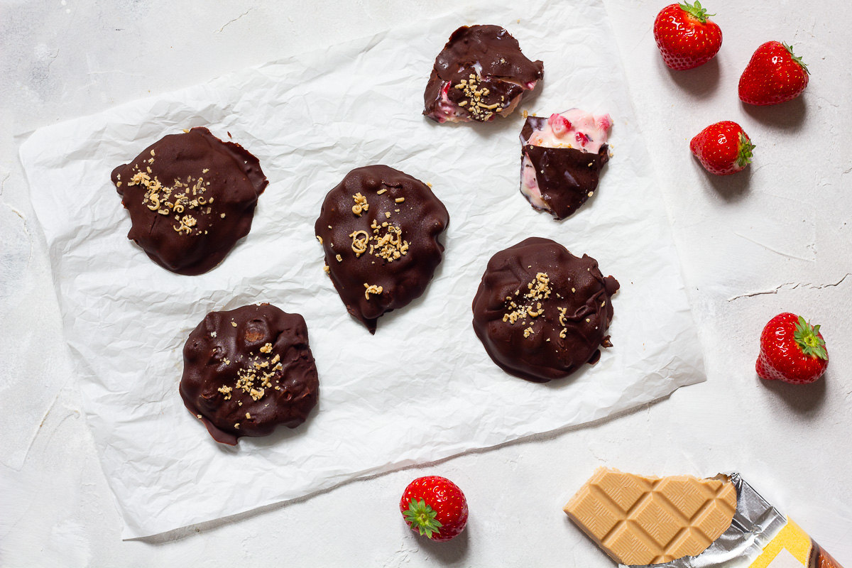 Vegan Strawberry Yogurt Clusters (only 3 Ingredients)