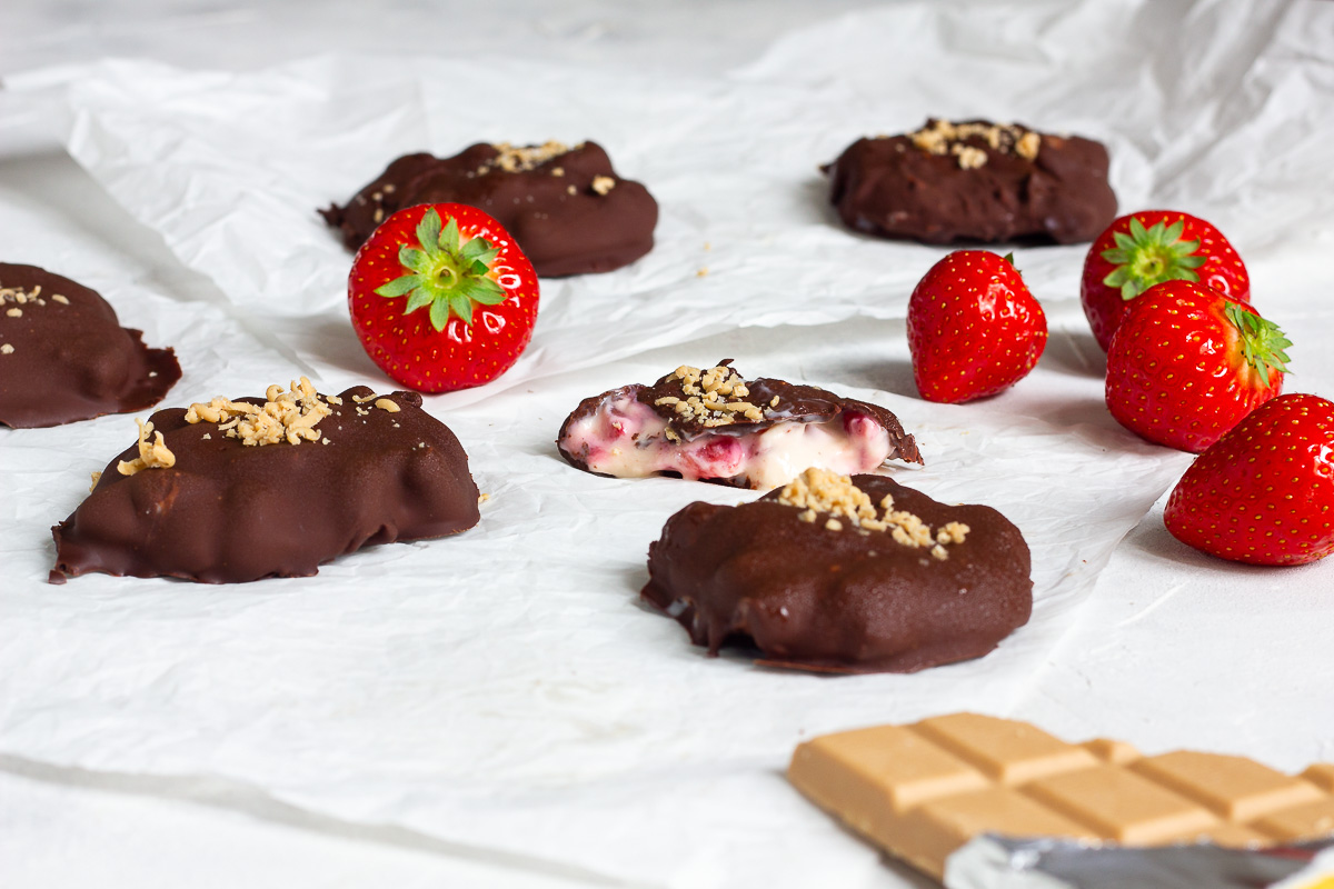 Vegan Strawberry Yogurt Clusters (only 3 Ingredients)