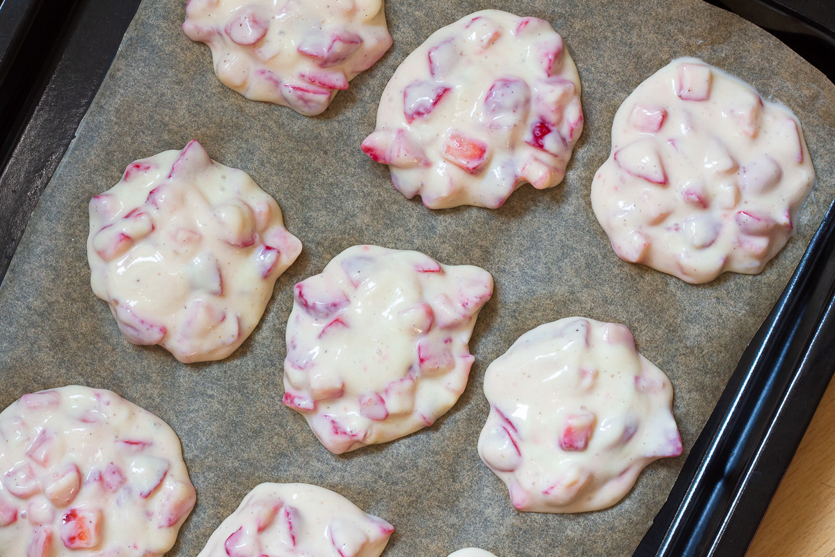 Vegan Strawberry Yogurt Clusters (only 3 Ingredients)